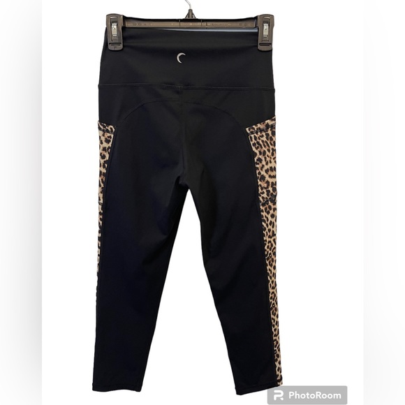 Zyia Active Leopard Print Hi Rise Cropped leggings W Pockets black Size 6-8 - Picture 3 of 10